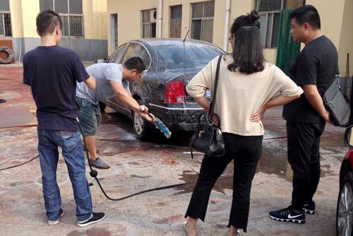 山西運(yùn)城客戶(hù)訂購(gòu)4臺(tái)上門(mén)洗車(chē)機(jī)